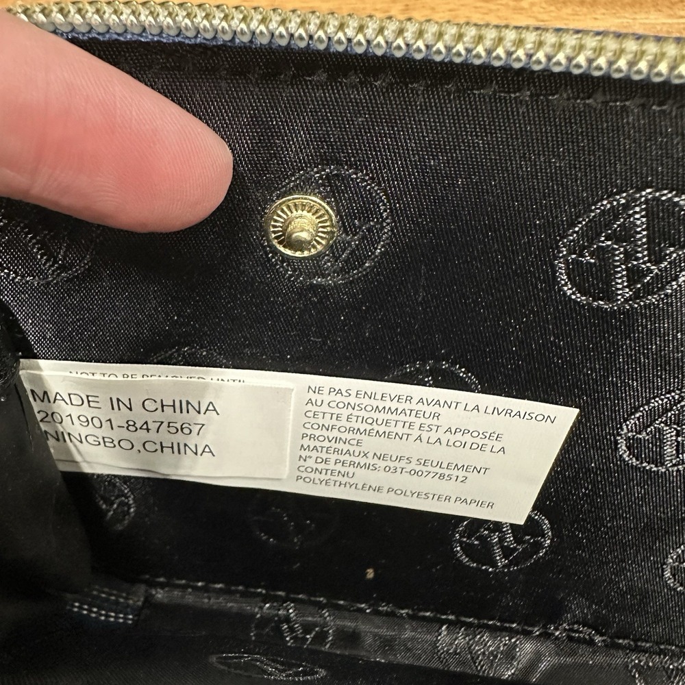 ADRIENNE VITTADINI Charging Wallet Crossbody RFID Protection NAVY SAFFIANO‎ - Picture 14 of 14